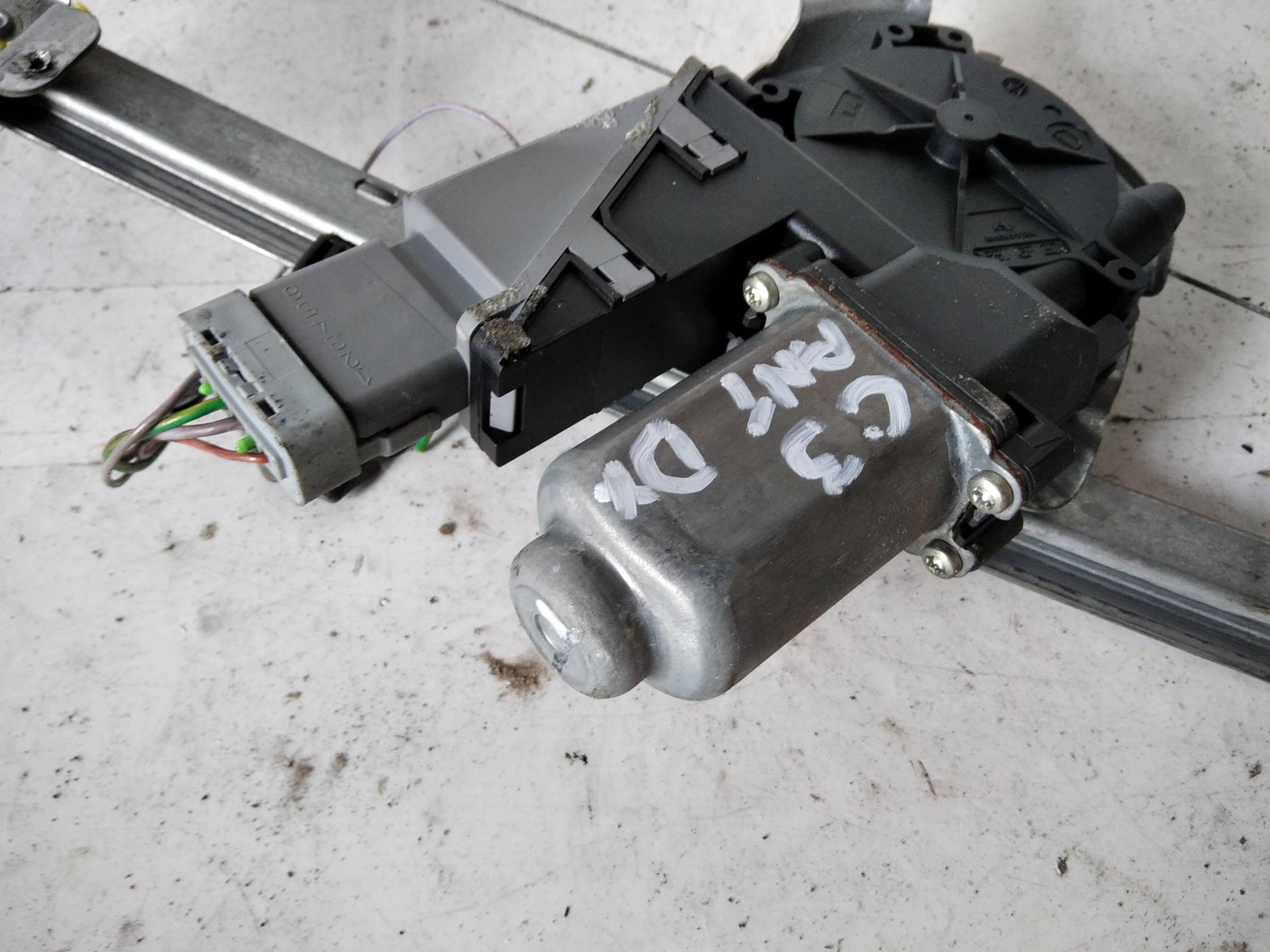 Alzacristallo elettr. porta ant. dx.